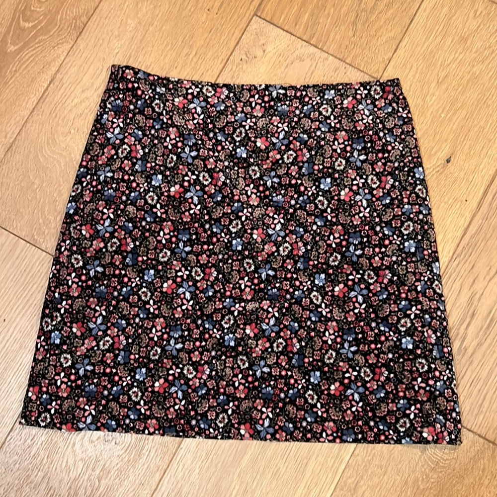Loft size 4 mini pencil skirt. Floral & velour.